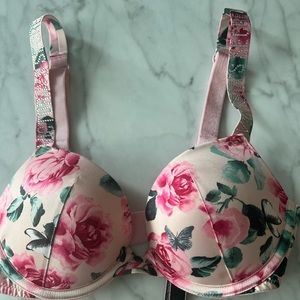 Victoria Secret Very Sexy Push-up Bra New 32B